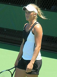Melanie Oudin practicing at Bank of the West Classic 2010-07-25 11.JPG
