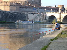 Rome Tiber fishing.JPG