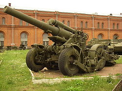 203-мм гаубица Б-4М в Артиллерийском музее Санкт-Петербурга