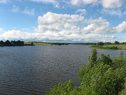 Вид на разлившуюся Вазузу с моста возле деревни Хлепень