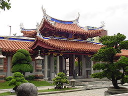 Ворота комплекса Шуан Линь