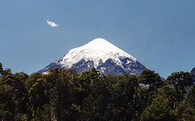 Вид на вулкан Ланин. Фото 1997 года.