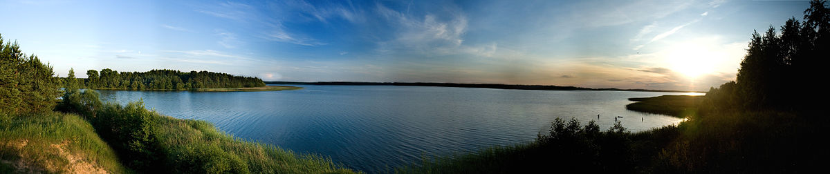 Панорамный вид на озеро Мястро со стороны деревни Кочерги.