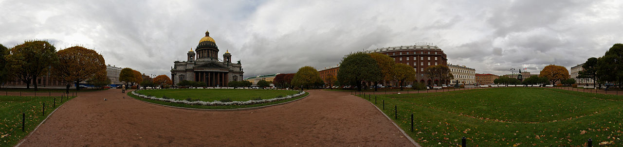 Панорама северной части Исаакиевской площади