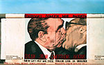 Дмитрий Врубель. «Господи! Помоги мне выжить среди этой смертной любви» на Берлинской стене