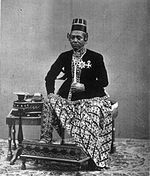 COLLECTIE TROPENMUSEUM Portret van de Sultan van Djogjakarta Hamengkoe Boewono VI (1855-1877) TMnr 60009394.jpg