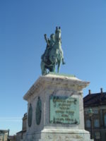 Frederik V statue front.jpg