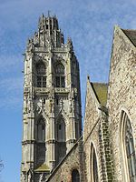 Verneuil-sur-Avre (27) Église de la Madeleine Tour.jpg