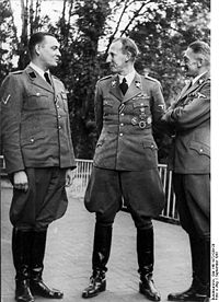 Bundesarchiv Bild 146-1972-039-28, Heydrich und K.-H. Frank in Prag.jpg