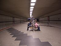 Politechnika warsaw subway2.JPG