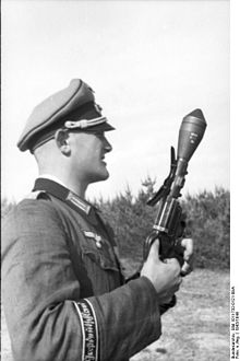 Bundesarchiv Bild 101I-732-0121-09A, Russland, Soldat der Division "Großdeutschland".jpg