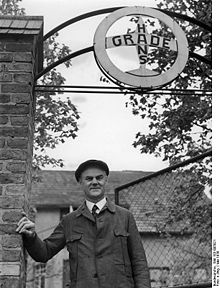 Ганс Граде перед своим домом (1939)