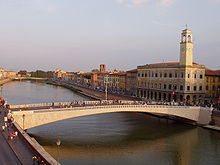 Lungarno, Pisa - middle bridge.JPG