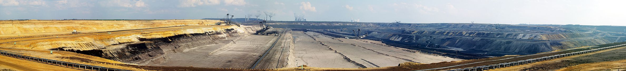 Панорама карьера Гарцвайль по добыче бурого угля, Германия
