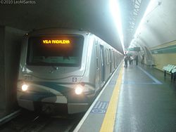 Alstom A96 - Frente Estação Vila Madalena - Chegando.jpg