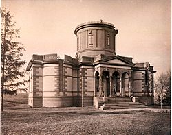 Старое здание обсерватории (около 1880 года)