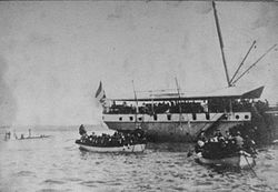 Dutch troops landing at Sanur 1906.jpg