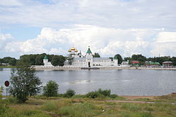 Вид на Ипатьевский монастырь на реке Костроме