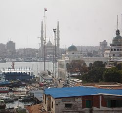 Вид на Порт-Фуад из Порт-Саида через Суэцкий канал