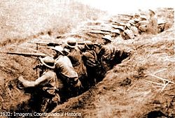 Soldados paulista em trincheira em Silveiras, 1932.jpg