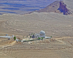 Обсерватория Вайза расположена на краю кратера Рамон