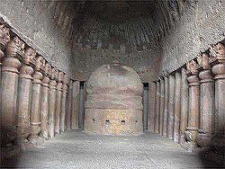 Главная вихара храмово-монастырского комплекса Канхери