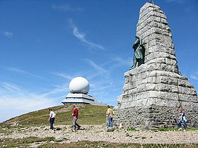 Монумент и радар на вершине Гран-Бальона