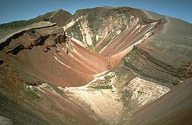 Кратер-трещина Окатания вулкана Таравера (1986 г.). Снимок USGS.