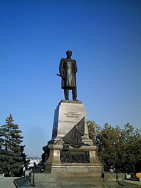 Общий вид памятника Нахимову