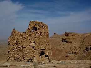 Nalut - Ruine eines alten Wachtturms.jpg