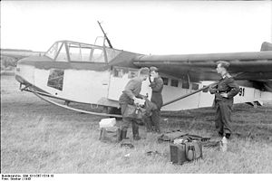 Bundesarchiv Bild 101I-567-1519-18, Italien, Lastensegler DFS 230 auf Flugplatz.jpg