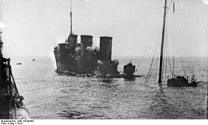 Bundesarchiv Bild 134-B0458, Pissen, Torpedoboot nach Minentreffer.jpg