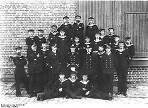 Bundesarchiv Bild 183-R35451, Besatzung des U-Bootes U 9.jpg