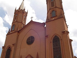 Catedral Bom Jesus Ourinhos.jpg