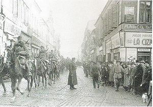 Falkenhayn's cavalry entering Bucuresti on December 6, 1916.jpg