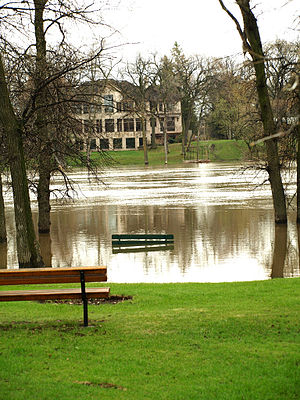Red River flood May 2011.jpg