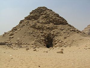Северная сторона пирамиды Усеркафа